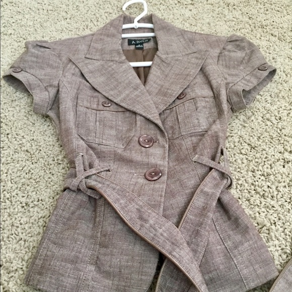 A. Byer Short Sleeved Jacket - Picture 6 of 7